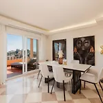 Penthouse With Sea Views In Nueva Andalucia