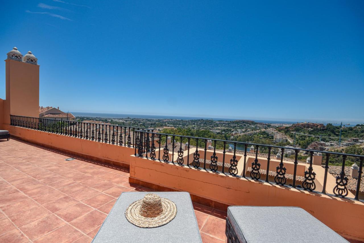 Penthouse With Sea Views In Nueva Andalucia