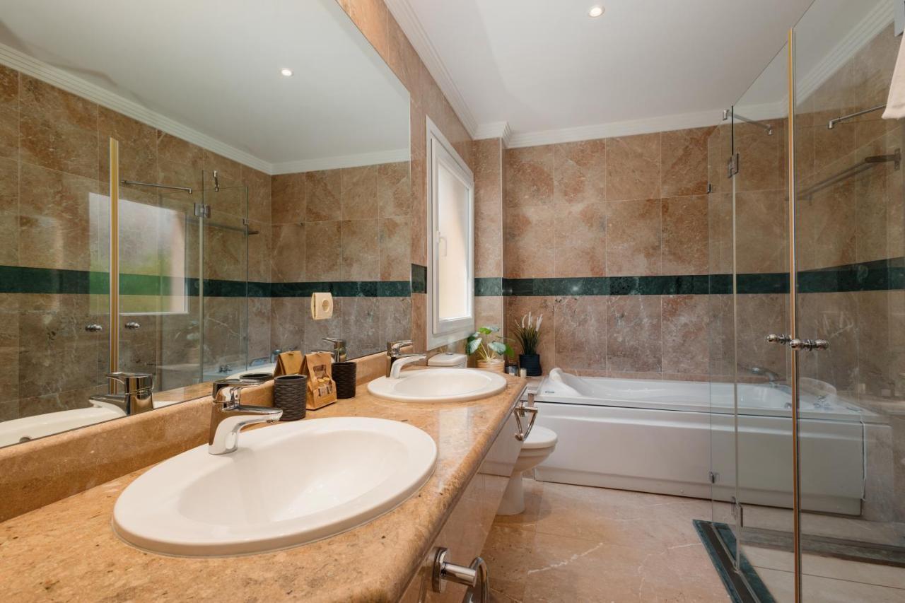 Penthouse With Sea Views In Nueva Andalucia Marbella