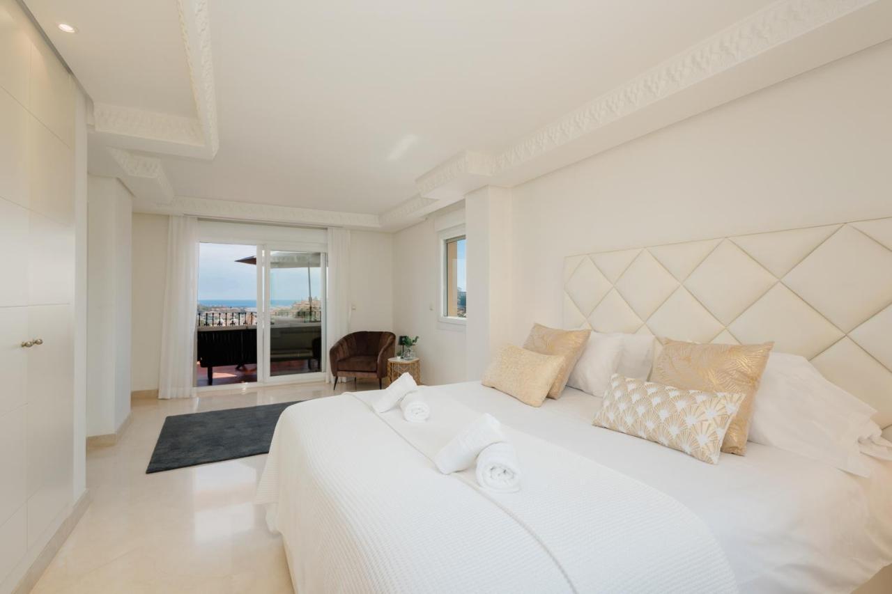 Penthouse With Sea Views In Nueva Andalucia