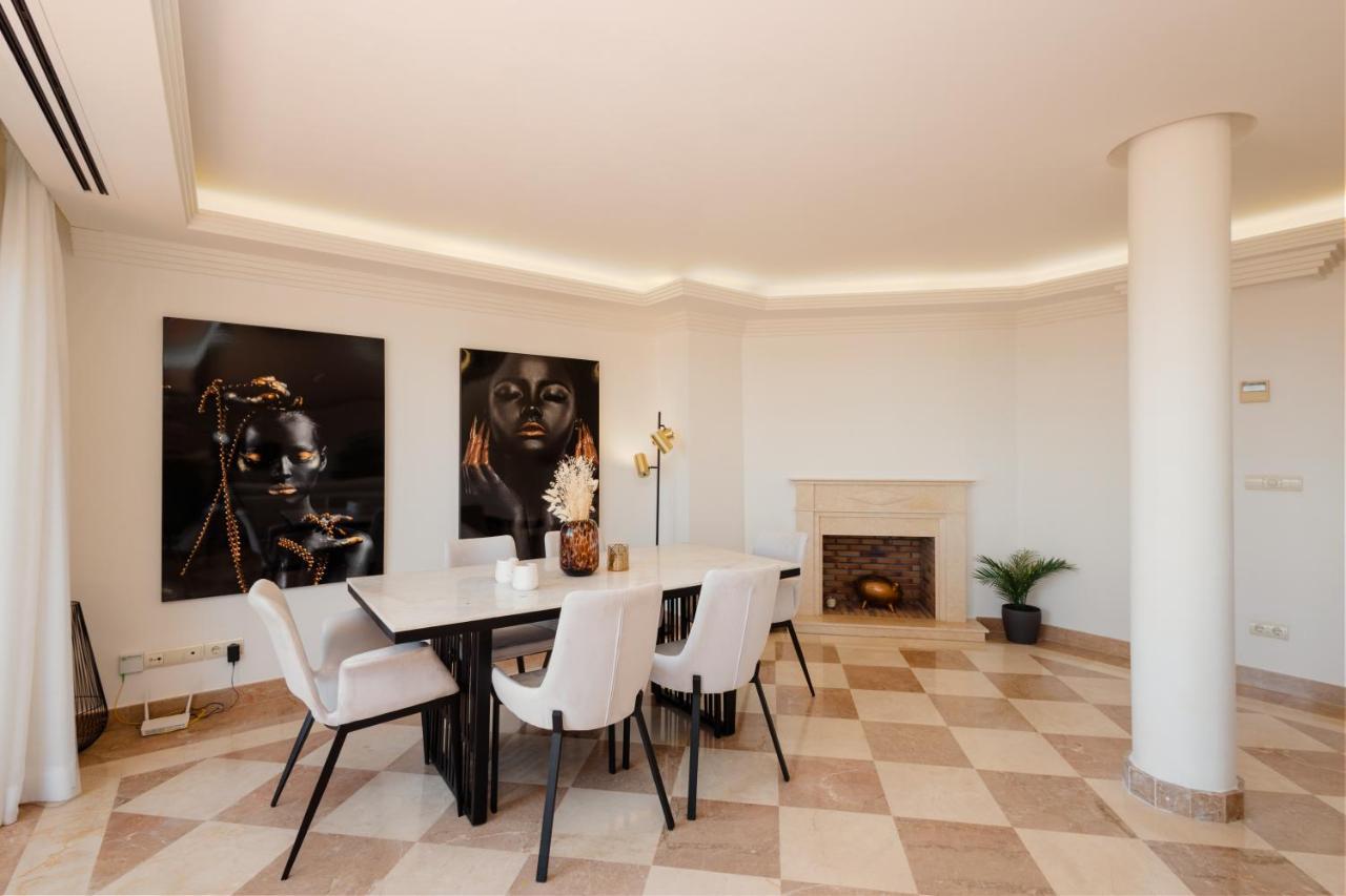 Penthouse With Sea Views In Nueva Andalucia *