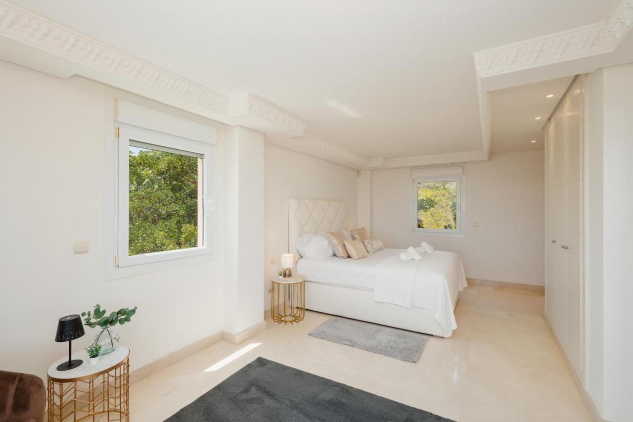 Apartment Penthouse With Sea Views In Nueva Andalucia Marbella