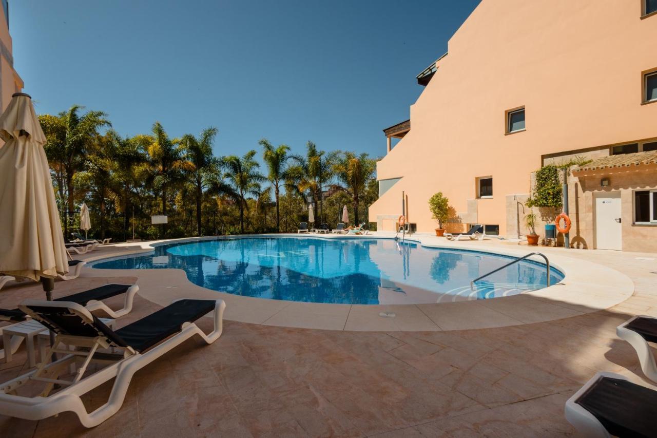 Penthouse With Sea Views In Nueva Andalucia *
