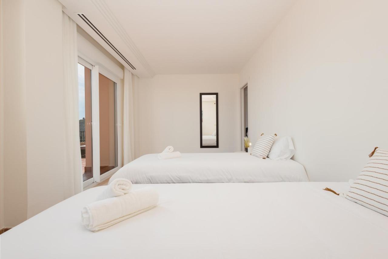 Apartment Penthouse With Sea Views In Nueva Andalucia *