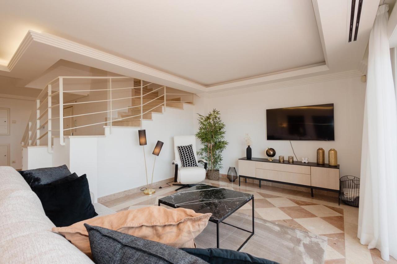 Apartment Penthouse With Sea Views In Nueva Andalucia Marbella