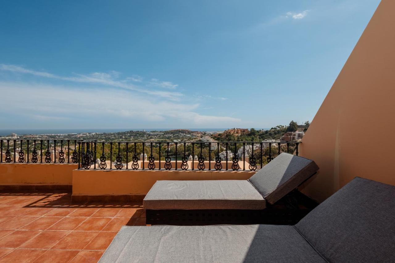 Penthouse With Sea Views In Nueva Andalucia *