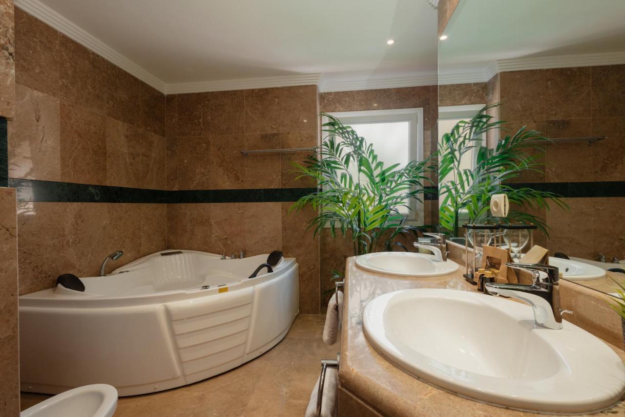 Apartment Penthouse With Sea Views In Nueva Andalucia *