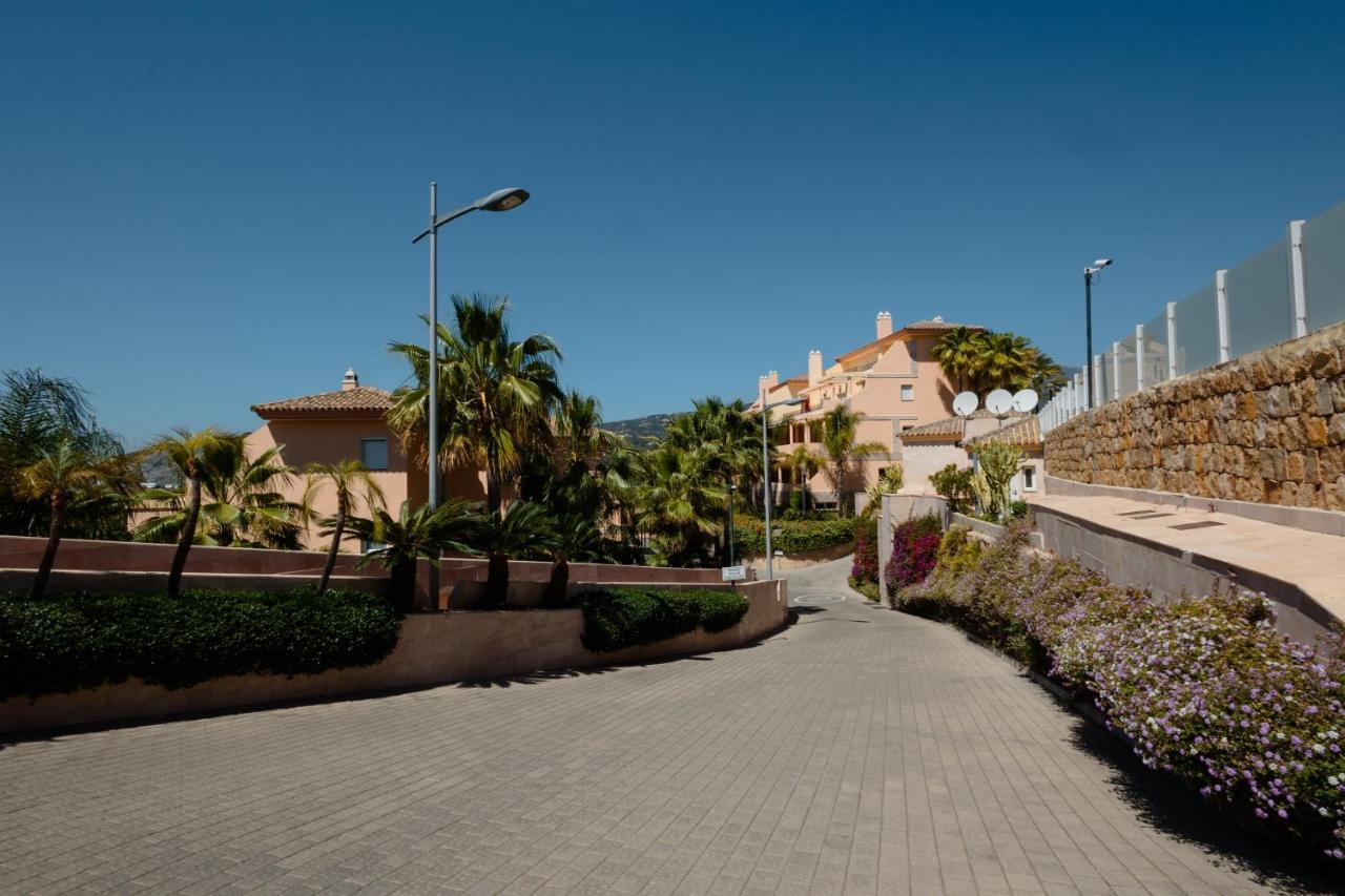 Apartment Penthouse With Sea Views In Nueva Andalucia *