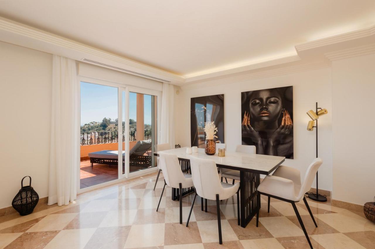 Penthouse With Sea Views In Nueva Andalucia *